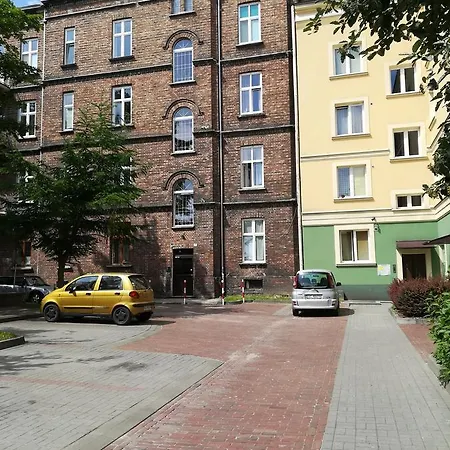 アパート Aleja 77 *